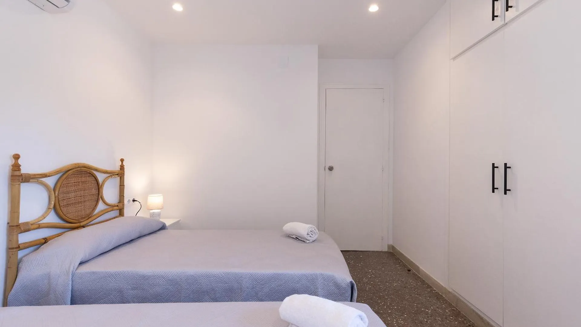 Rhin Apartment - Planetcostadorada Salou